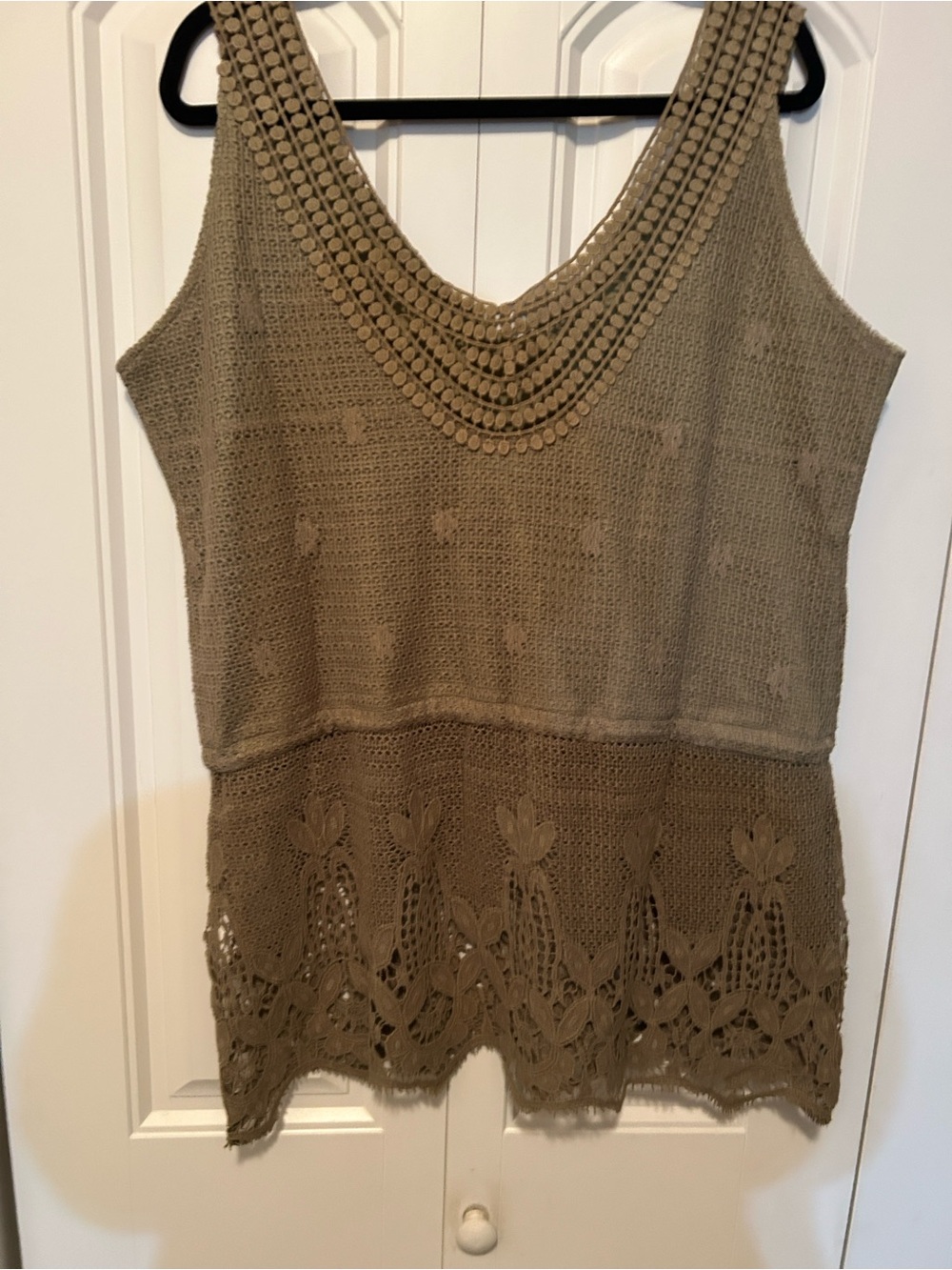 Olive Green Crochet Lace V-Neck Camisole - Picture 3 of 3